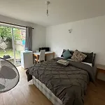 1 En-Suite With Private Entrance & Free Parking