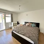 1 En-Suite With Private Entrance & Free Parking