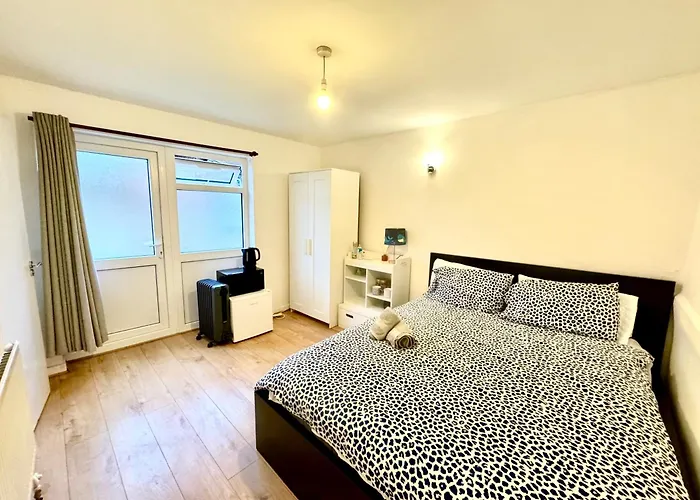 1 En-Suite With Private Entrance & Free Parking