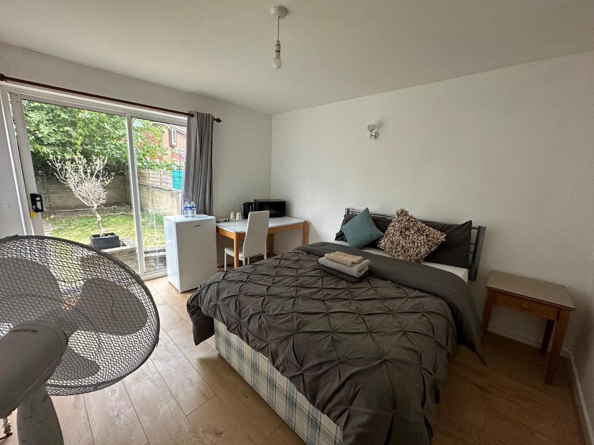 1 En-suite With Private Entrance & Free Parking Pensiune Oxford
